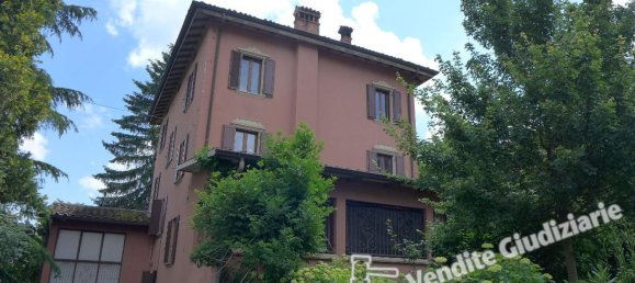 5 rooms Apartment in Carpineti, Italy No. 96575 3
