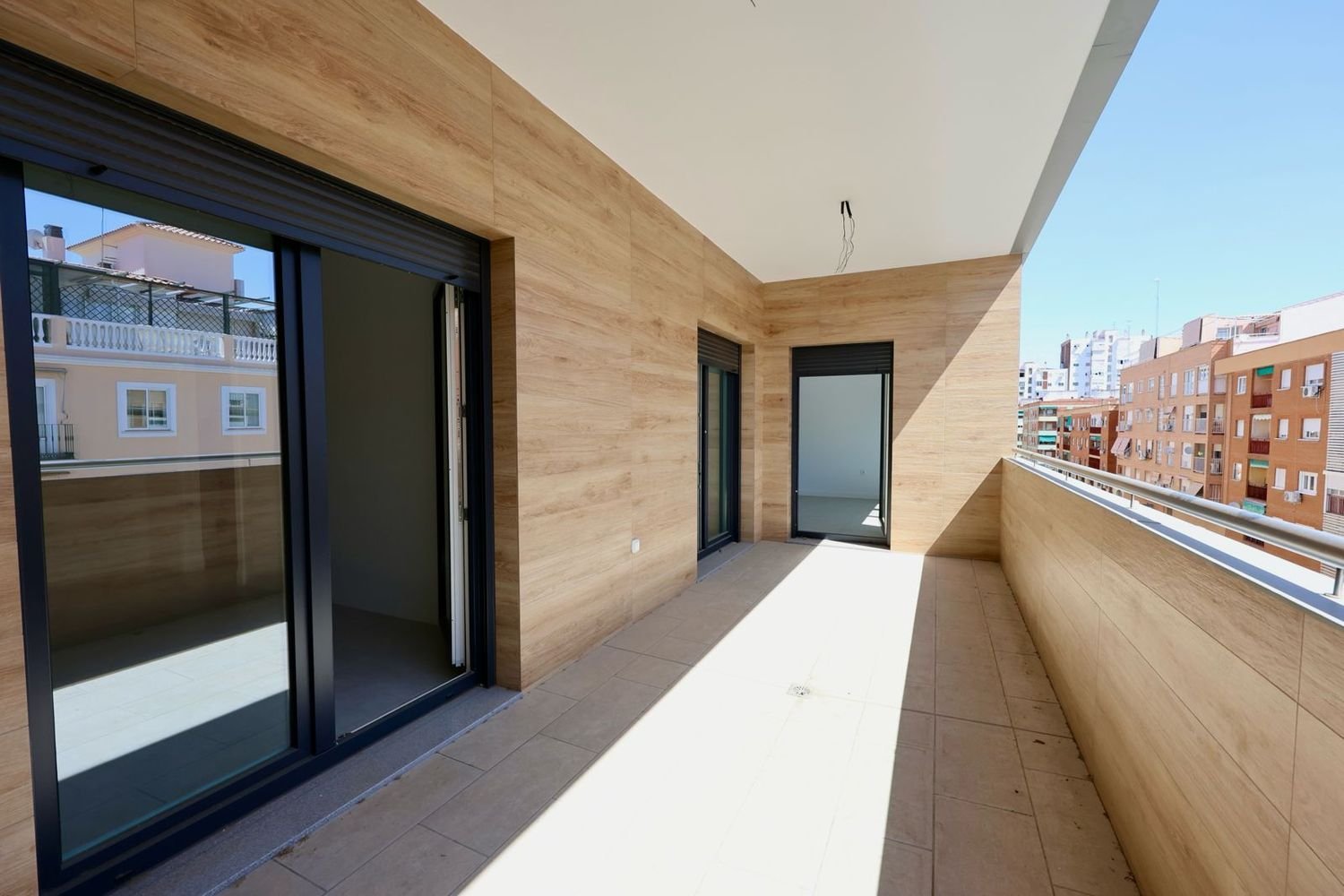 Квартира с 4 спальнями в Бадахос, Испания № 218812