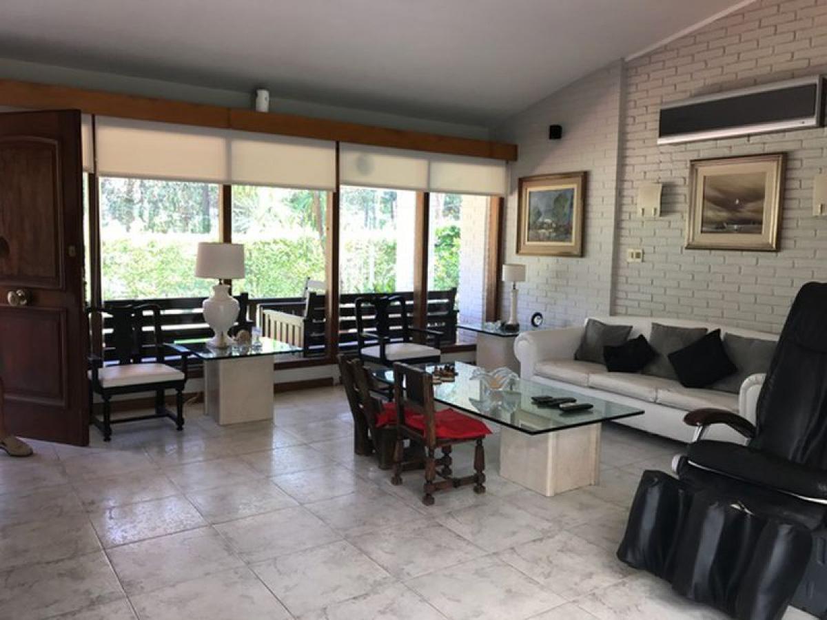 3 bedrooms House in Maldonado, Uruguay No. 365