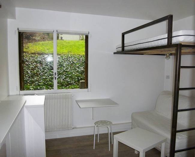 Studio in Meudon, France No. 331519