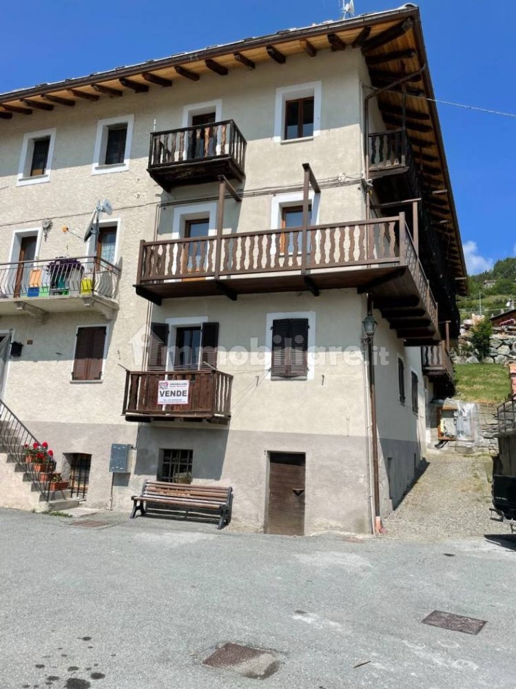 2 bedrooms House in Torgnon, Italy No. 120919