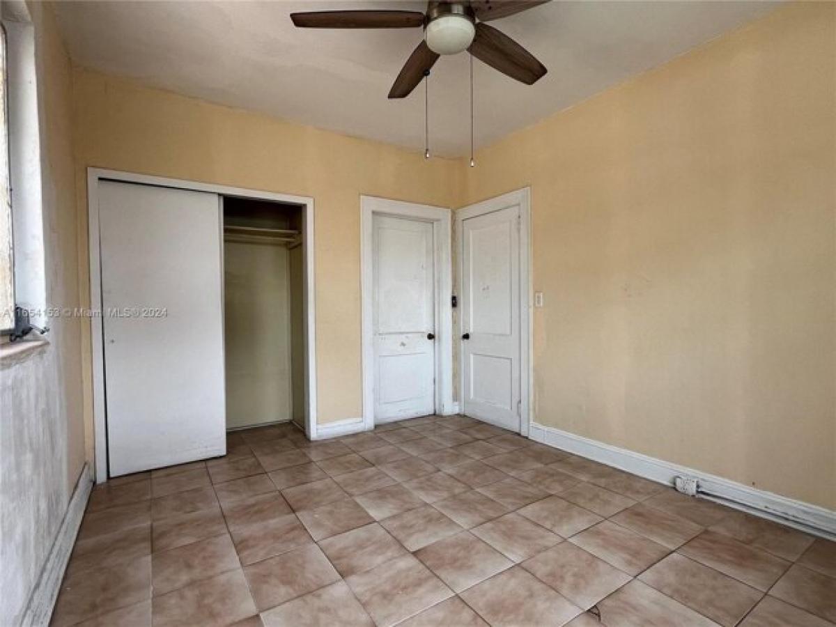 442 bedrooms House in Miami, USA No. 254431