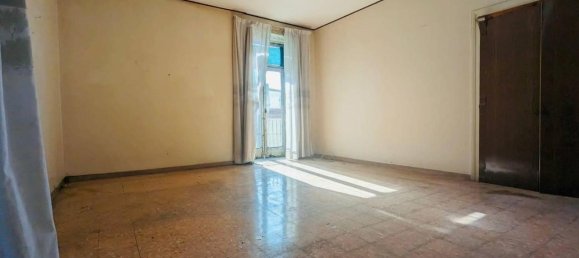 5 rooms Apartment in Torre Annunziata, Italy No. 20277 4