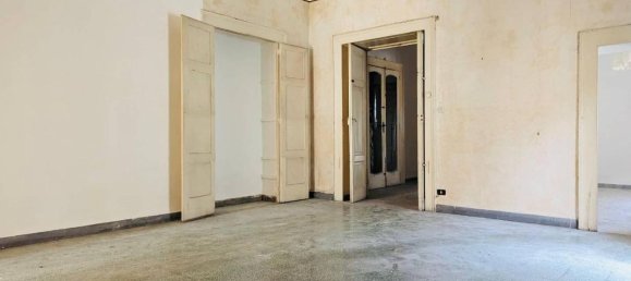 5 rooms Apartment in Torre Annunziata, Italy No. 20277 6