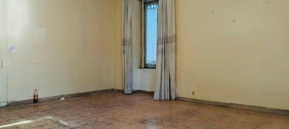 5 rooms Apartment in Torre Annunziata, Italy No. 20277 3