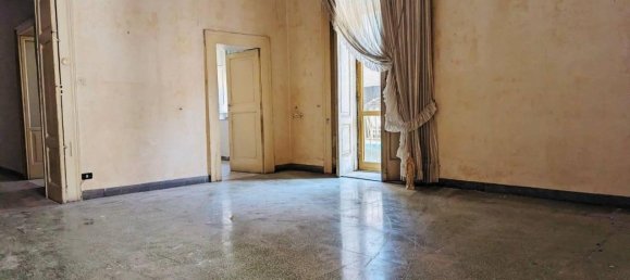 5 rooms Apartment in Torre Annunziata, Italy No. 20277 7