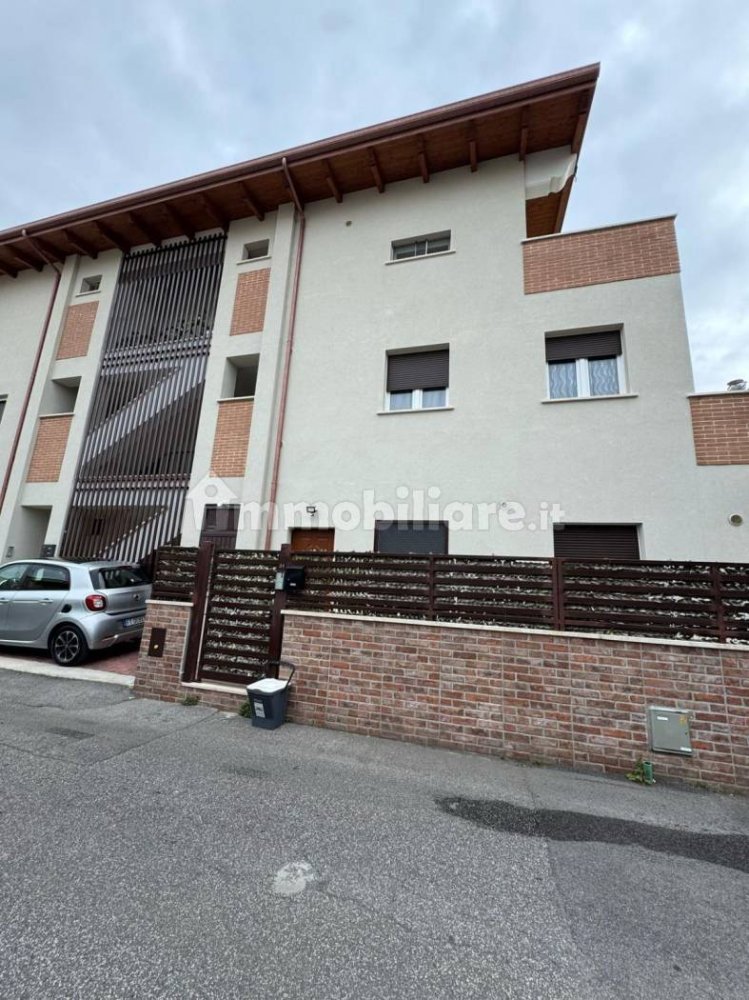 Apartamento de 2 dormitorios en Guidonia Montecelio, Italy No. 322487