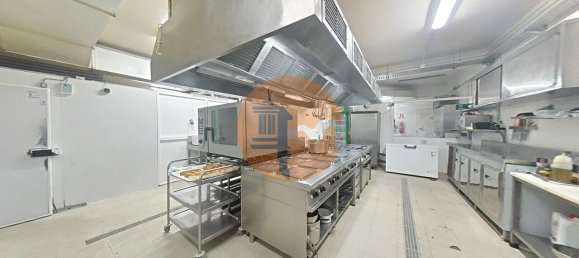 451m² Commercial property in Quarteira, Portugal No. 245419 7