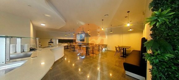 451m² Commercial property in Quarteira, Portugal No. 245419 8