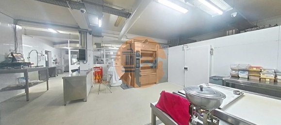 451m² Commercial property in Quarteira, Portugal No. 245419 12