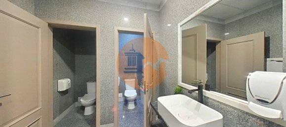 451m² Commercial property in Quarteira, Portugal No. 245419 34