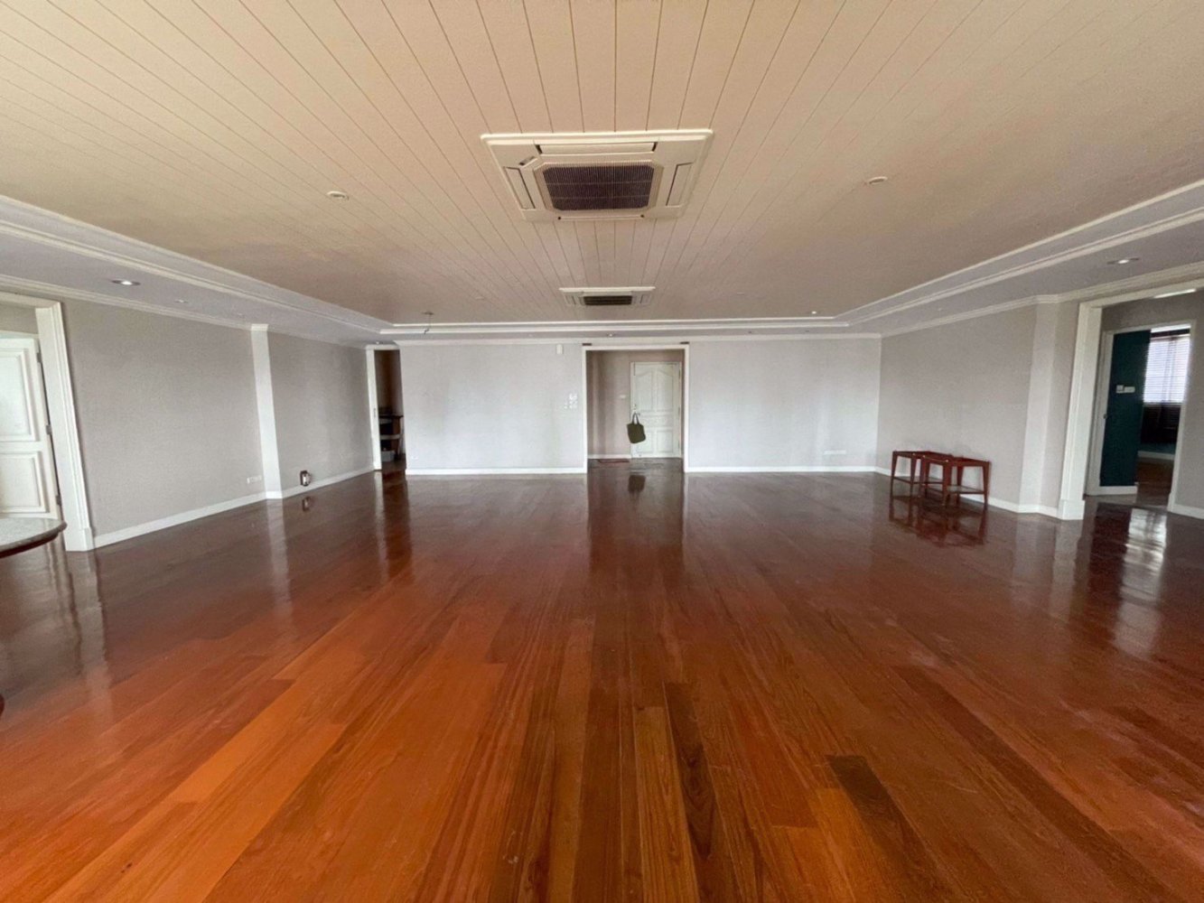 4 bedrooms Condo in Watthana, Thailand No. 4519