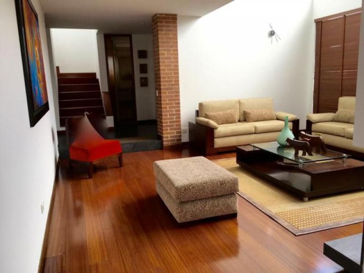 3 bedrooms House in Bogota, Colombia No. 11214