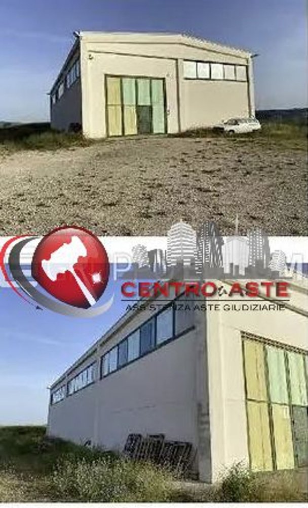 Entrepôt à Montescaglioso, Italy 450m² No. 292731
