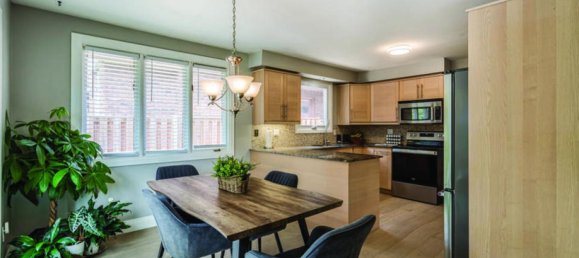 Дом с 4 спальнями в Dundas, Канада № 374 2