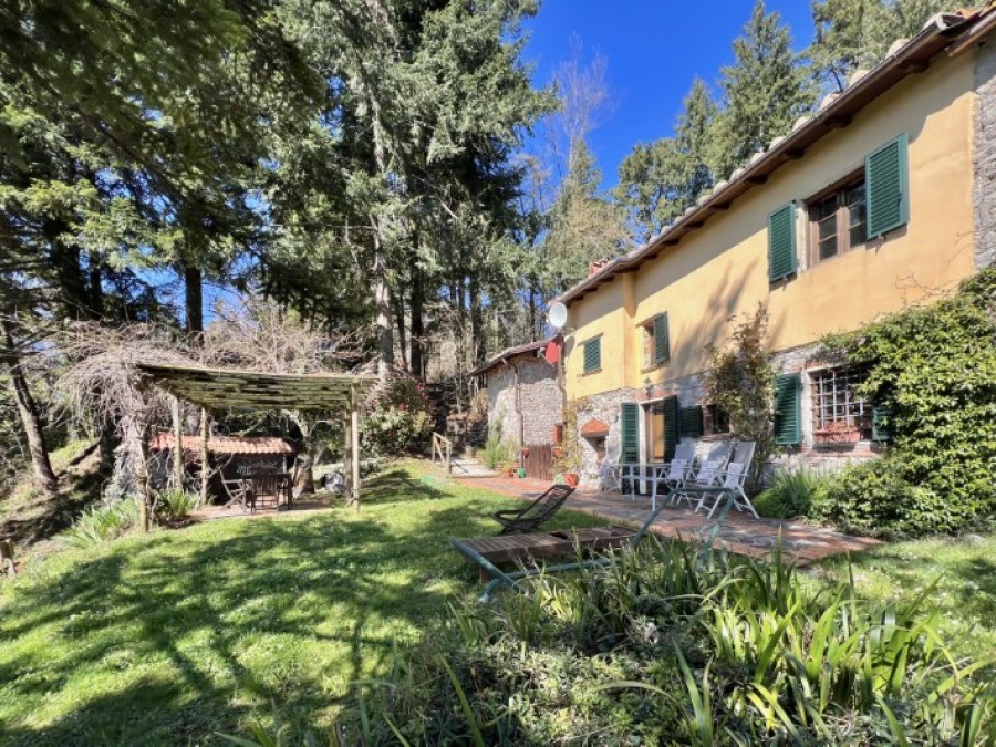 Casa de 4 dormitorios en Lucca, Italy No. 54394