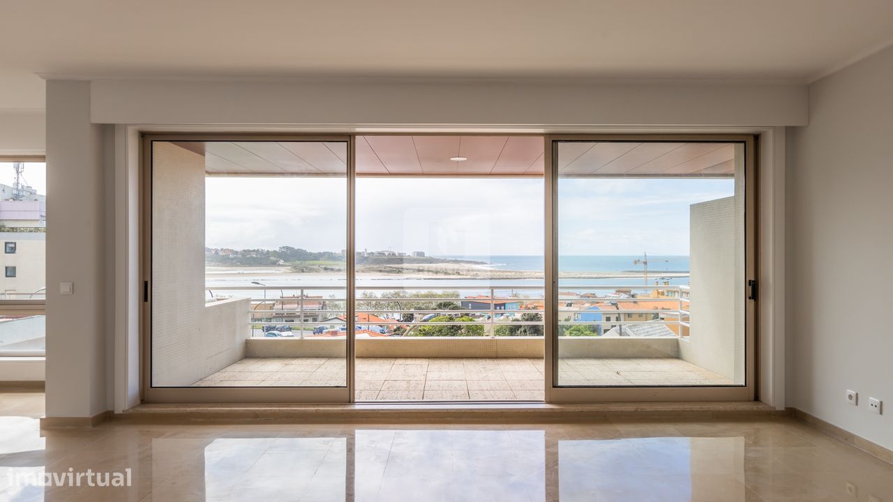 3 bedrooms Apartment in Porto, Portugal No. 205539