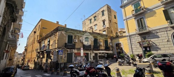 3 bedrooms Apartment in Naples, Italy No. 311567 2