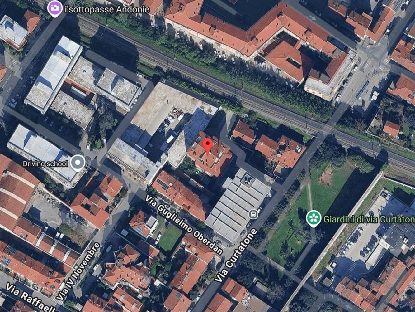 Garage à Prato, Italy 298m² No. 323825