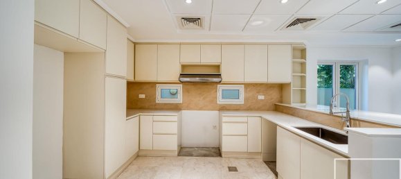 Вилла с 5 спальнями в The Lakes, ОАЭ № 112369 5