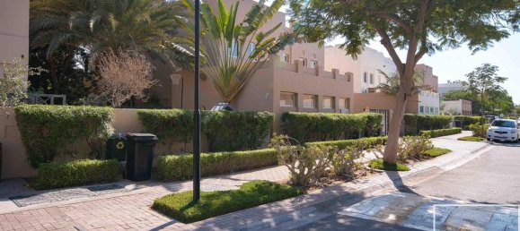 Вилла с 5 спальнями в The Lakes, ОАЭ № 112369 2