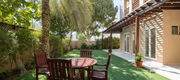 Вилла с 5 спальнями в The Lakes, ОАЭ № 112369 4