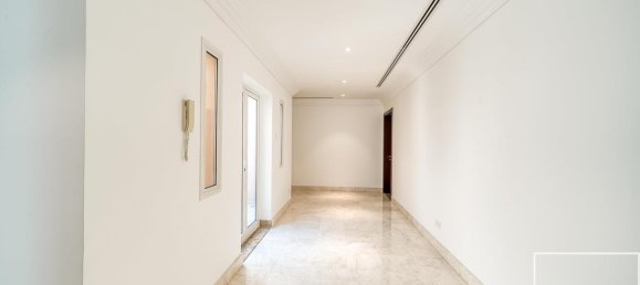 Вилла с 5 спальнями в The Lakes, ОАЭ № 112369 14