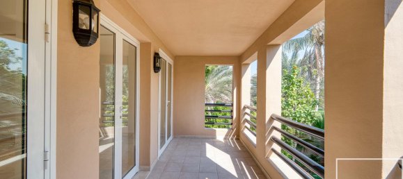 Вилла с 5 спальнями в The Lakes, ОАЭ № 112369 25