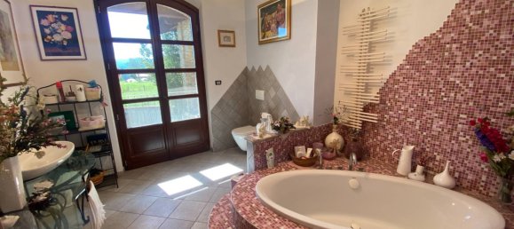 5 bedrooms Villa in Rocca de' Baldi, Italy No. 142086 9