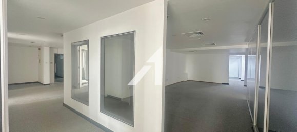 228m² Office in Sheikh Zayed Road, UAE No. 103096 5