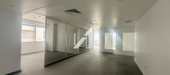 228m² Office in Sheikh Zayed Road, UAE No. 103096 3