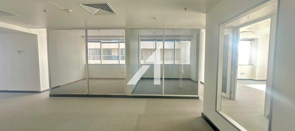 228m² Office in Sheikh Zayed Road, UAE No. 103096 10