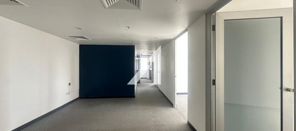 228m² Office in Sheikh Zayed Road, UAE No. 103096 7