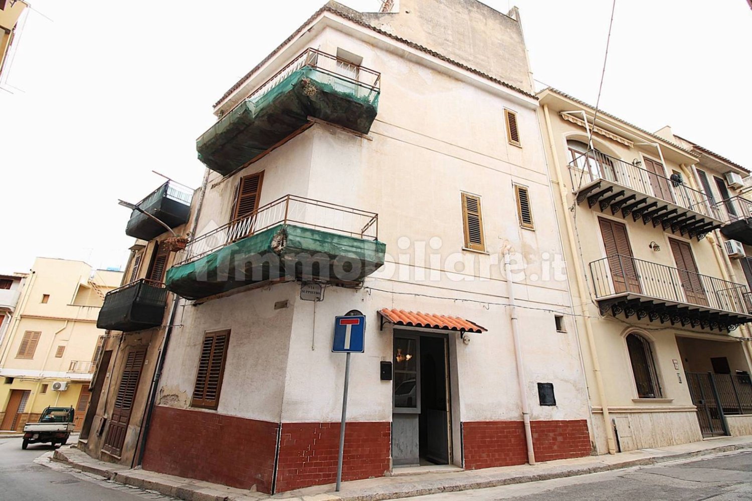 Дом с 4 спальнями в Кастельдачча, Италия № 197005