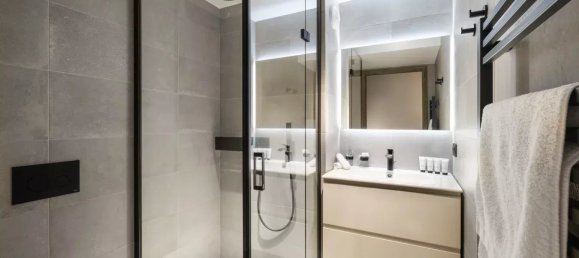 3 bedrooms Penthouse in Les Allues, France No. 61984 4