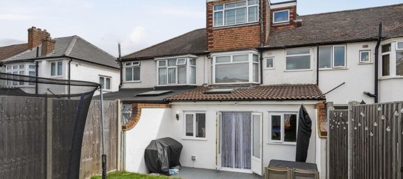 3 bedrooms House in Sutton, United Kingdom No. 13444 12