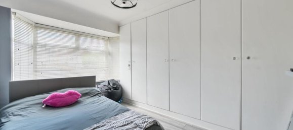 3 bedrooms House in Sutton, United Kingdom No. 13444 7