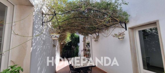 5-salle Bâtiment à Lecce, Italy No. 291611 2