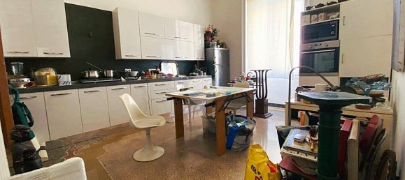 4 bedrooms Apartment in Rome, Italy No. 117070 2