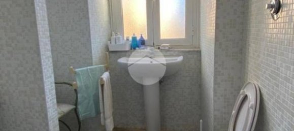 4 bedrooms Apartment in Rome, Italy No. 117070 13