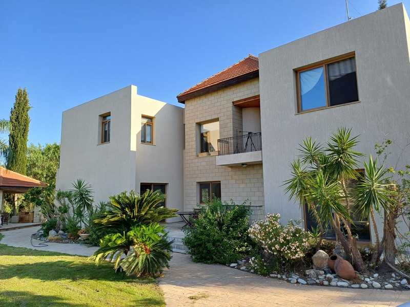 Propiedad comercial de 4 dormitorios en Akrounta, Cyprus No. 19926