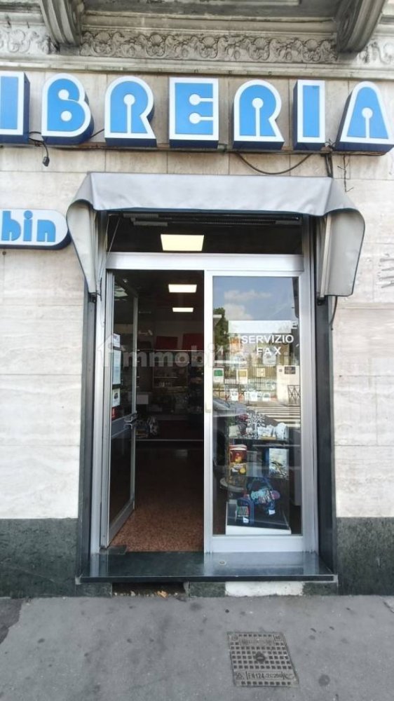 2 rooms Commercial property in Turin, Italy No. 305022
