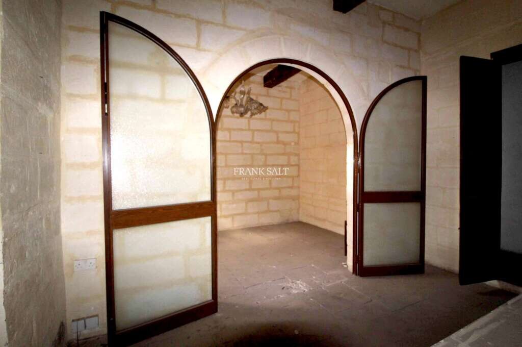 Отель, гостиница с 12 спальнями в Валлетта, Мальта № 6610