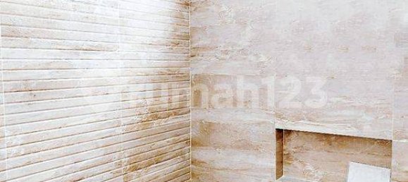 4 bedrooms House in Cipondoh, Indonesia No. 1760 8