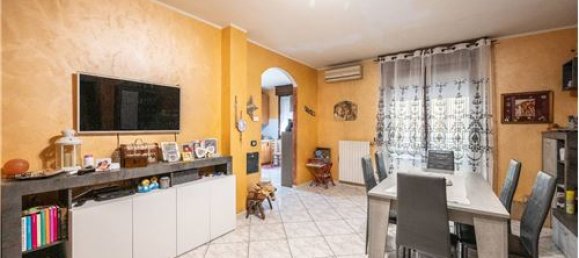 2 bedrooms Apartment in Boretto, Italy No. 289471 4