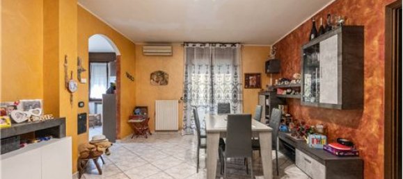 2 bedrooms Apartment in Boretto, Italy No. 289471 2