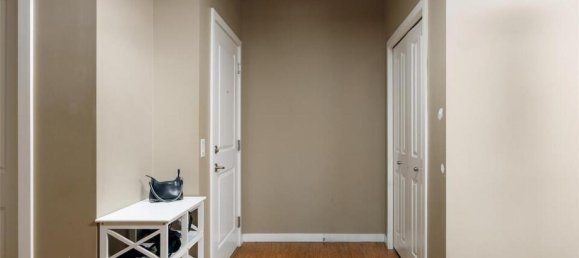 2 bedrooms Condo in British Columbia, Canada No. 1169 5