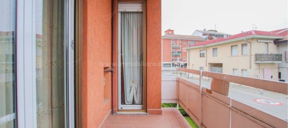 Apartamento de 3 divisões em Novara, Italy N.º 120104 3