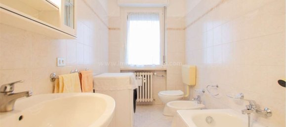 Apartamento de 3 divisões em Novara, Italy N.º 120104 14