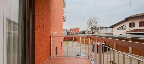 Apartamento de 3 divisões em Novara, Italy N.º 120104 26